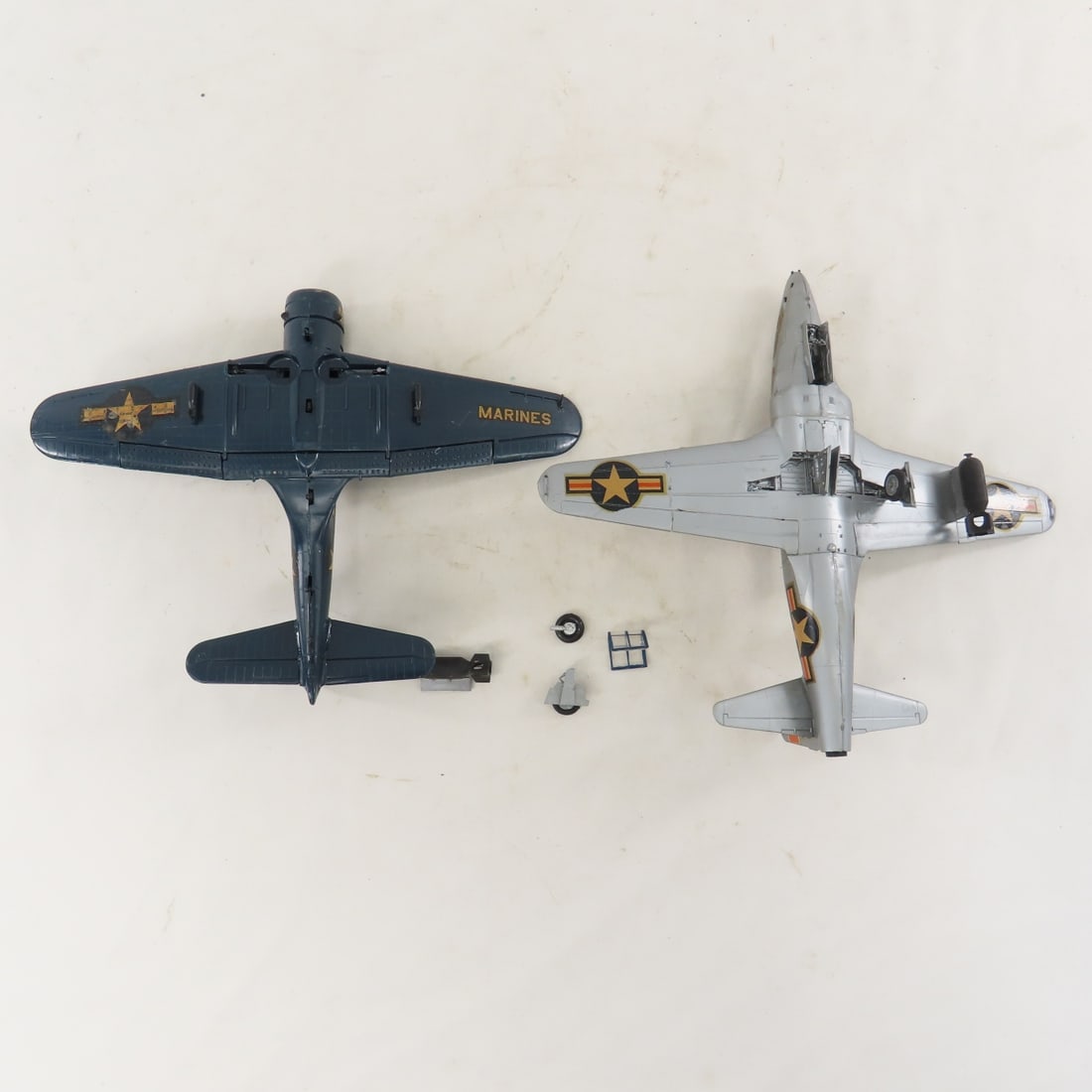 2 Metal & 8 Plastic Airplane Models & 6 Art Prints - 17