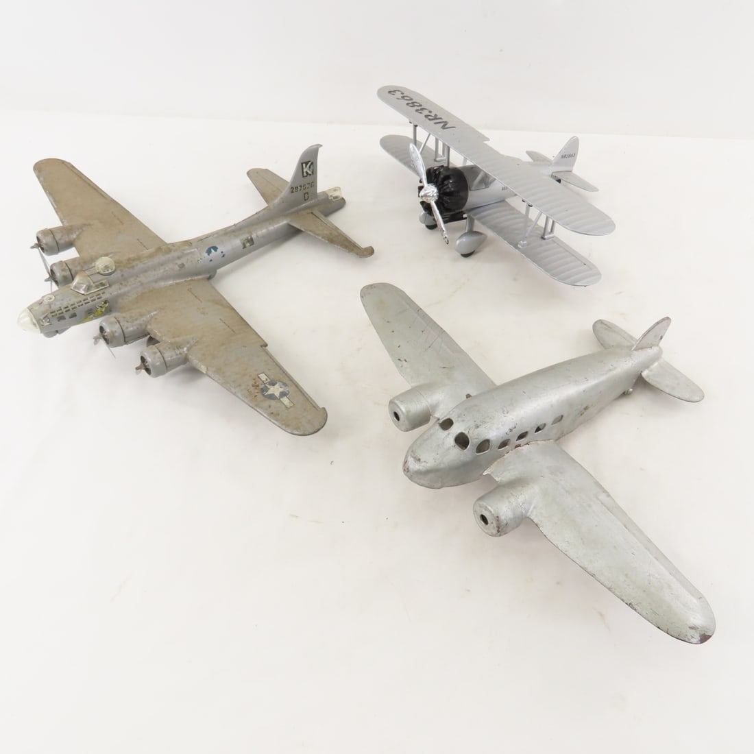2 Metal & 8 Plastic Airplane Models & 6 Art Prints - 2
