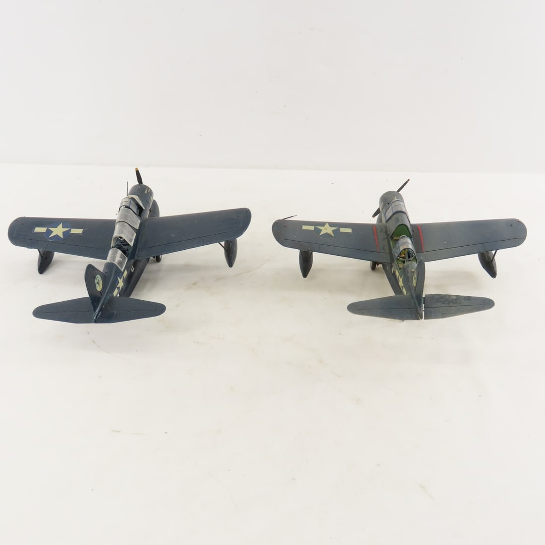 2 Metal & 8 Plastic Airplane Models & 6 Art Prints - 8