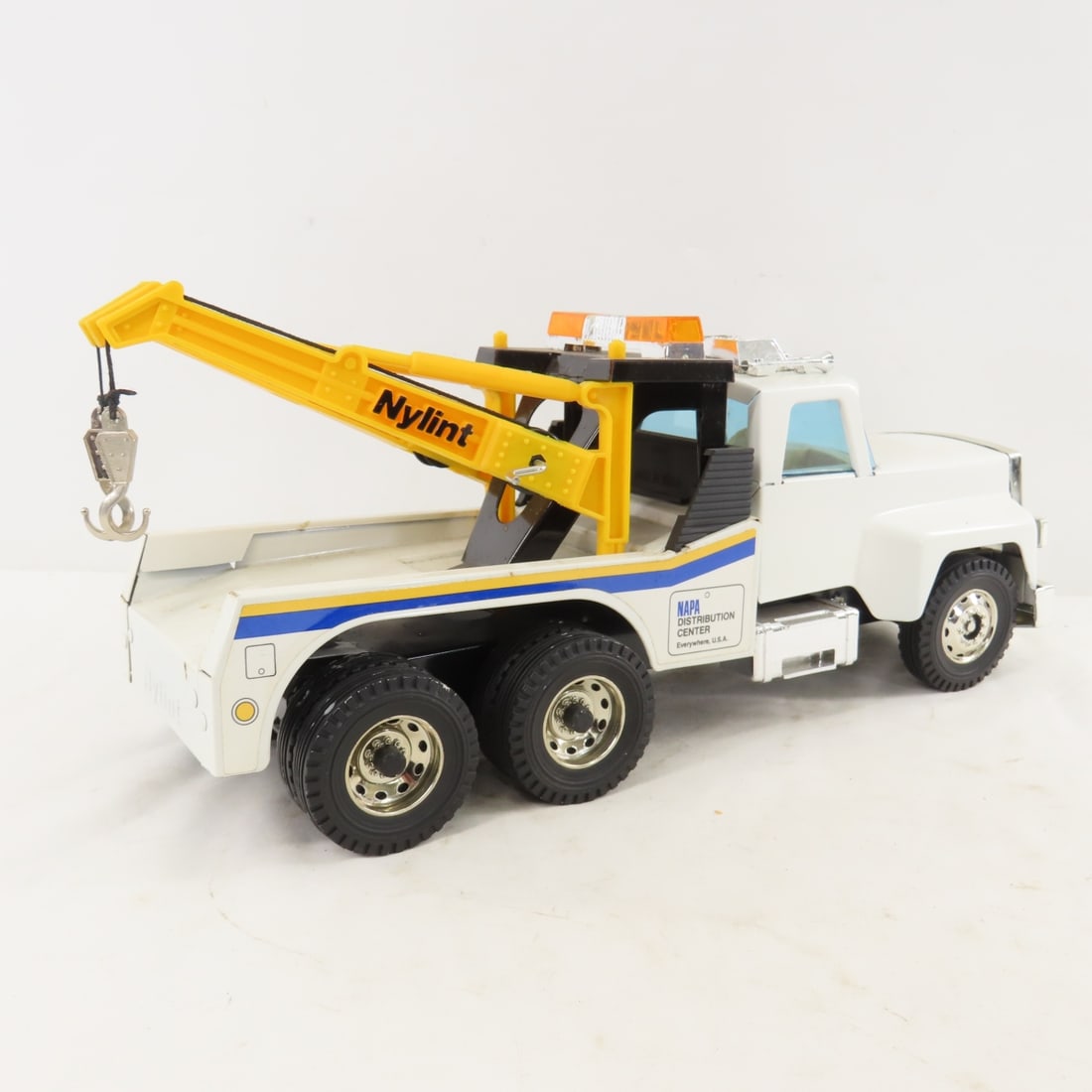 Nylint Dump Truck & NAPA Tow Truck - 18