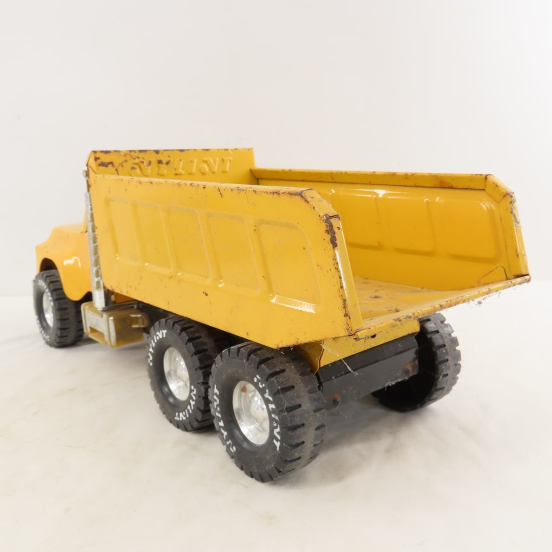 Nylint Dump Truck & NAPA Tow Truck - 4