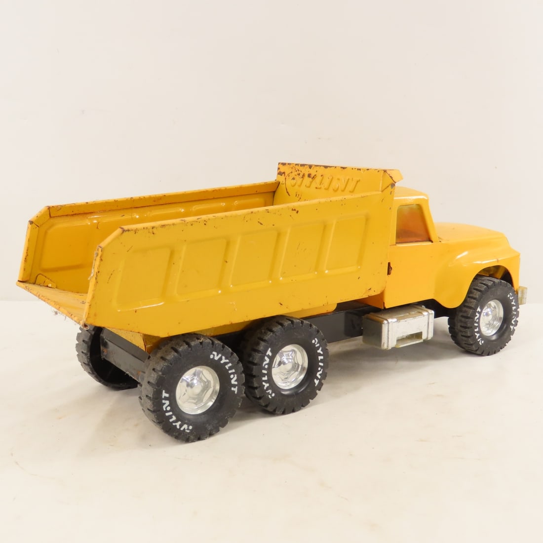 Nylint Dump Truck & NAPA Tow Truck - 6
