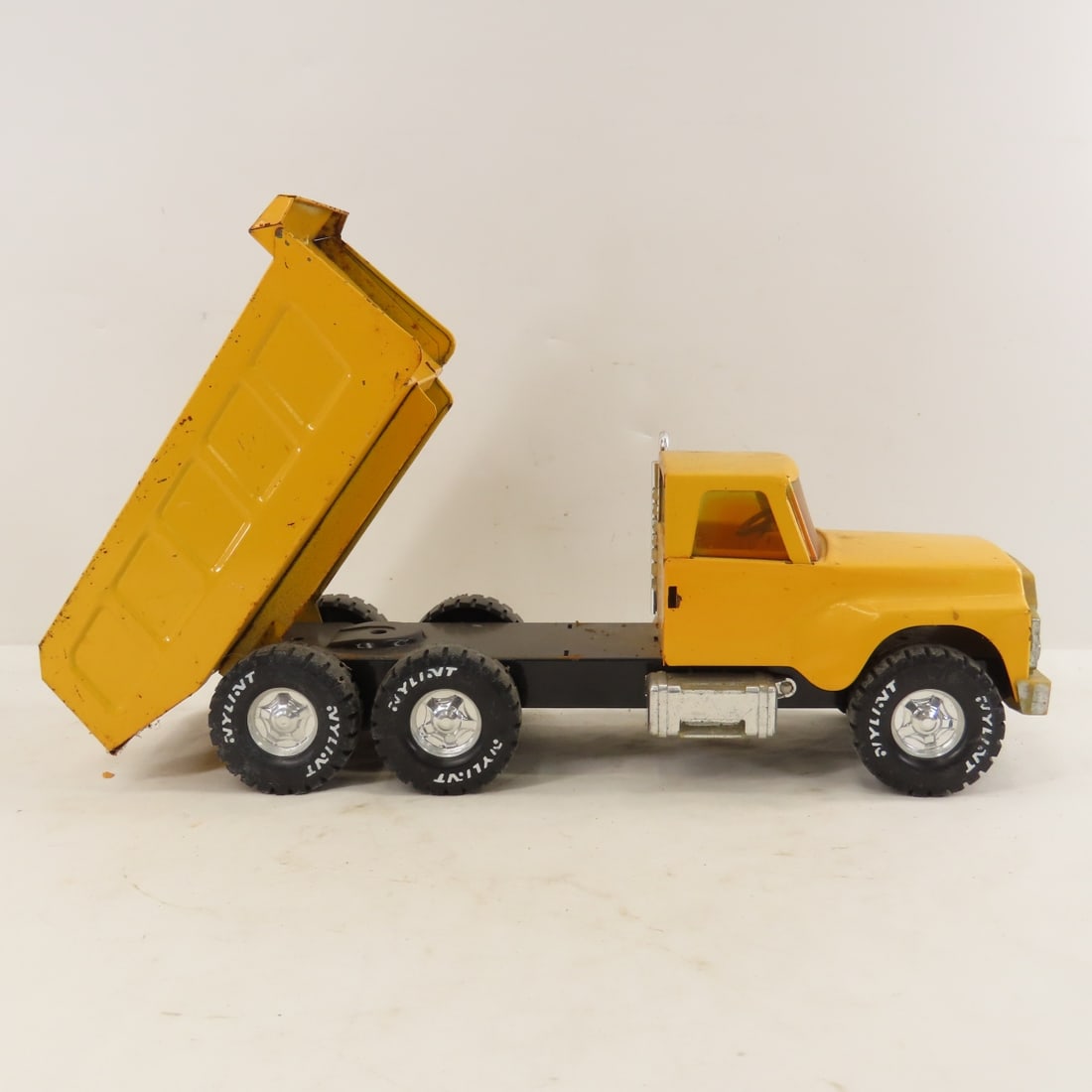 Nylint Dump Truck & NAPA Tow Truck - 8