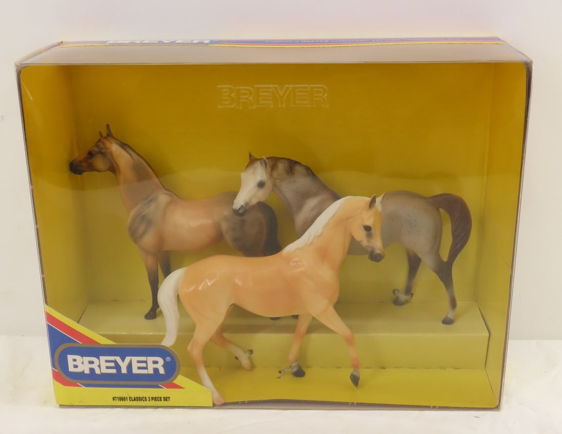 Breyer #710601 Classics 3 Piece Set in Box: Breyer #710601 Classics 3 Piece Set in Box - 2002 set, LOT SIZE: 14x11x5" 2 LBS All information and photos, which are part of the description, are intended to be as accurate as possible, but errors