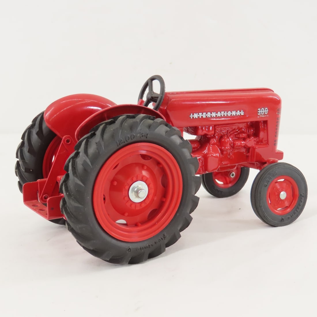 Unmarked Custom International 300 Utility Tractor - 5