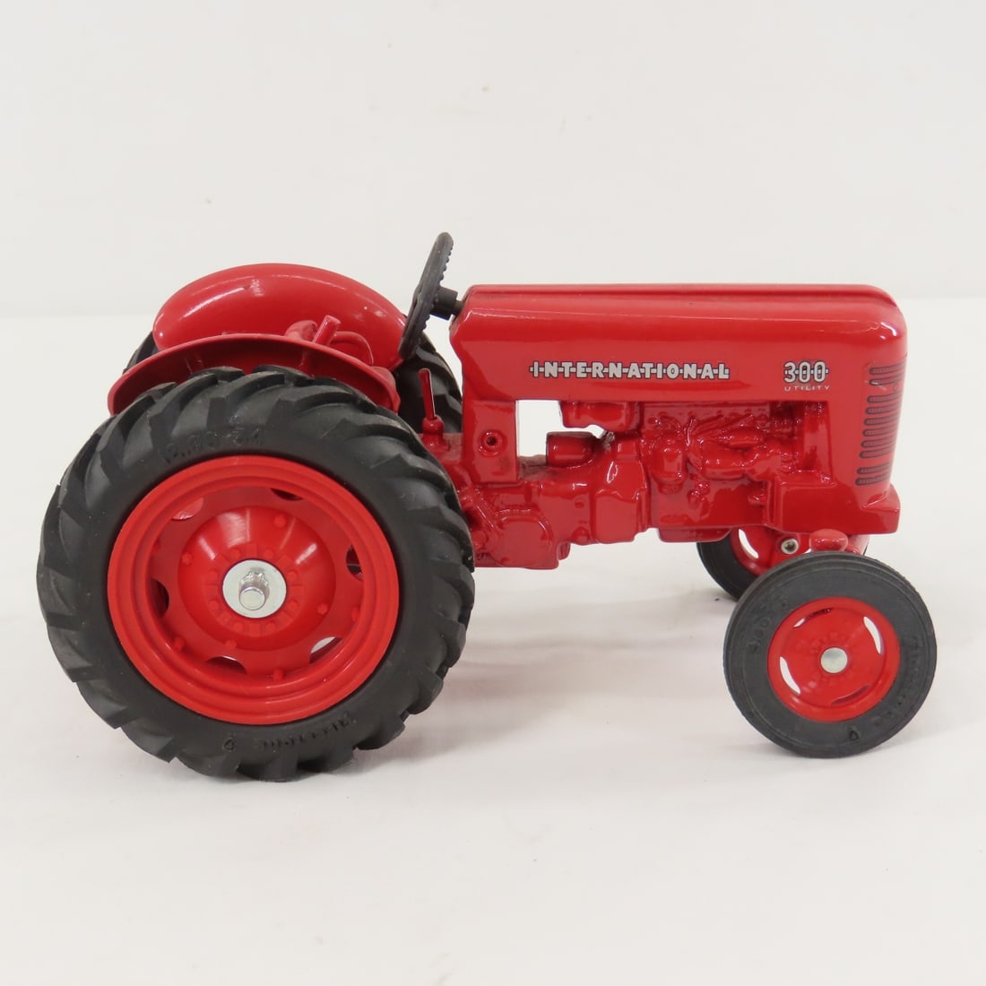 Unmarked Custom International 300 Utility Tractor - 6