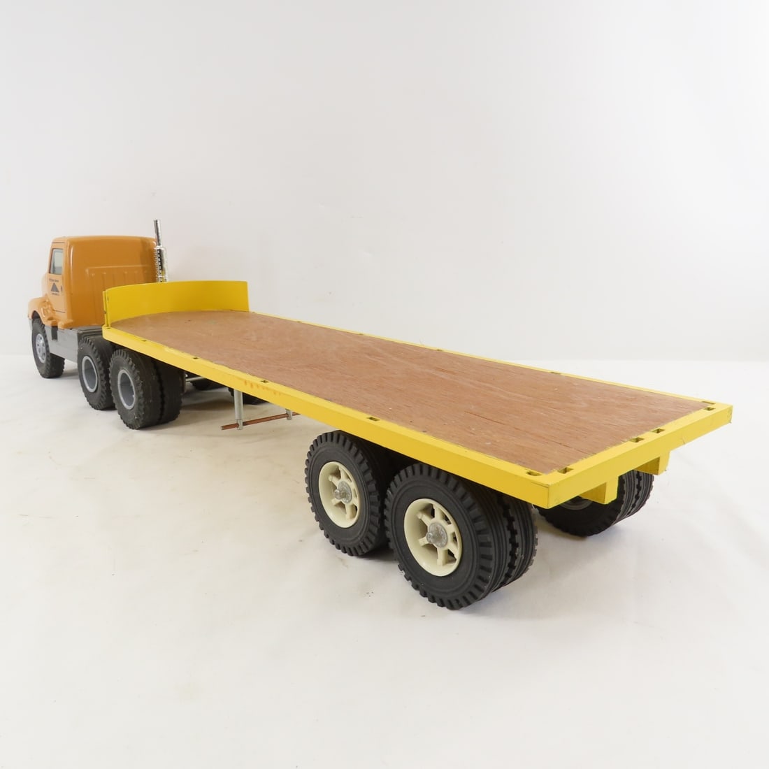 ERTL McClinton-Anchor Tractor & Custom Flat Bed - 3