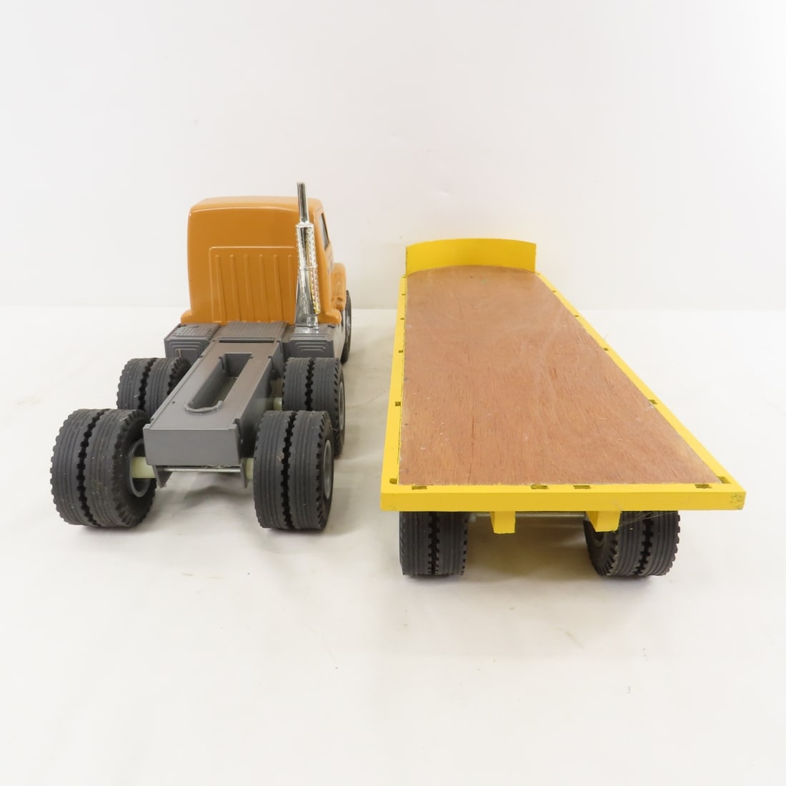 ERTL McClinton-Anchor Tractor & Custom Flat Bed - 4
