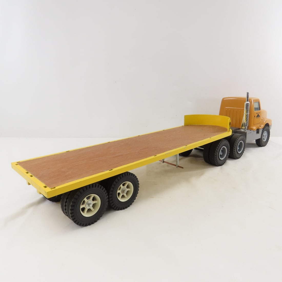 ERTL McClinton-Anchor Tractor & Custom Flat Bed - 5