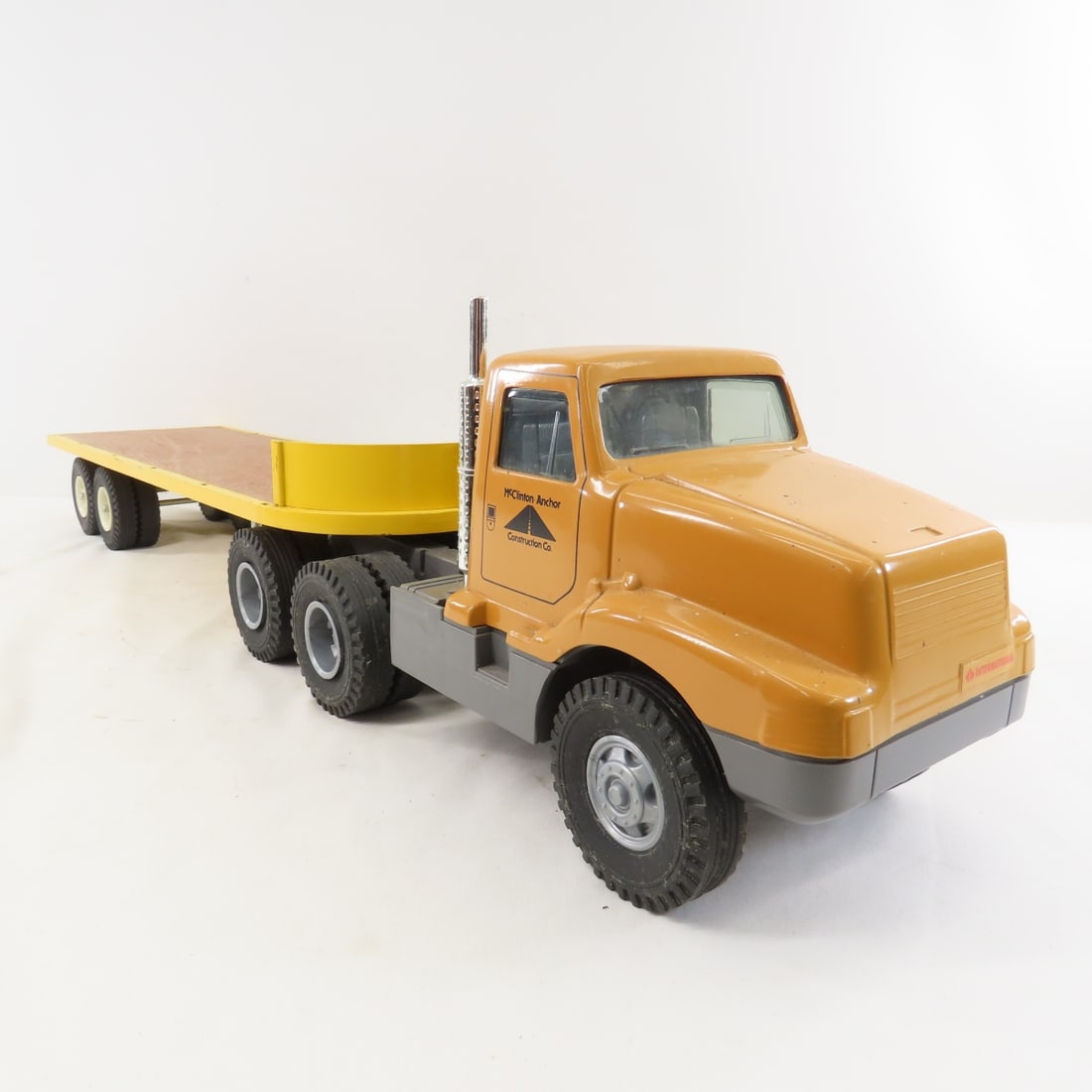 ERTL McClinton-Anchor Tractor & Custom Flat Bed - 7