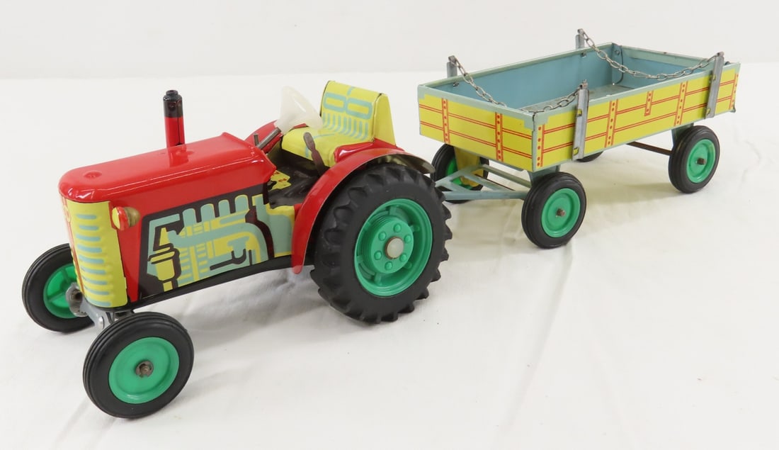 1968 KDN Key Wind Tin Litho Tractor & Wagon: 1968 KDN Key Wind Tin Litho Tractor & Wagon - works, LOT SIZE: 7x9x4" 2 LBS All information and photos, which are part of the description, are intended to be as accurate as possible, but errors are