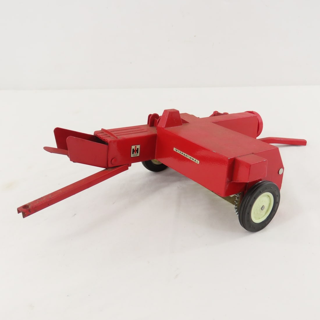 ERTL International Farmall 544 & IH Hay Baler - 17