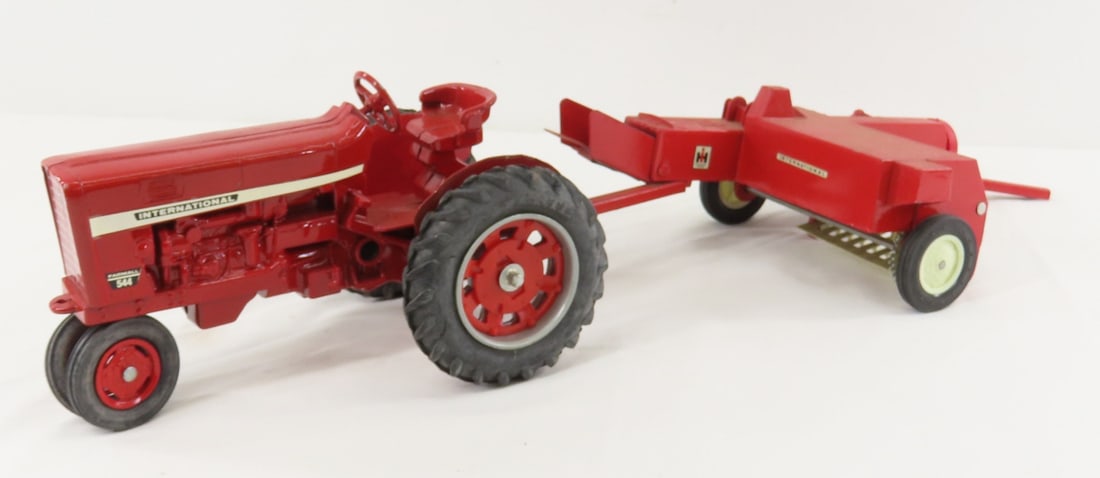 ERTL International Farmall 544 & IH Hay Baler: ERTL International Farmall 544 & IH Hay Baler - vintage baler has missing hook for hitch, 1/16 diecast LOT SIZE: 13x9x5" 3 LBS All information and photos, which are part of the description, are