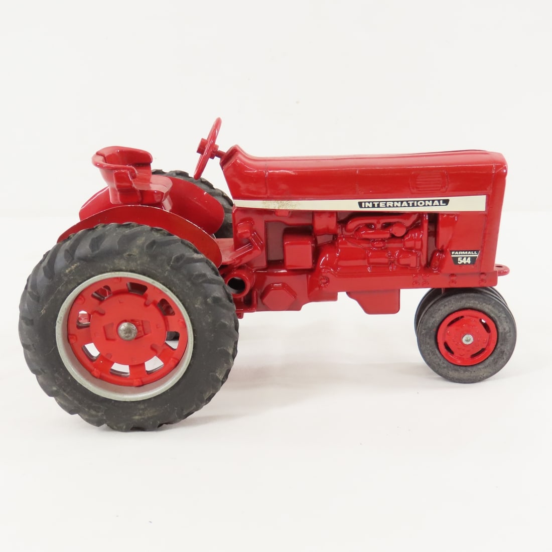 ERTL International Farmall 544 & IH Hay Baler - 8