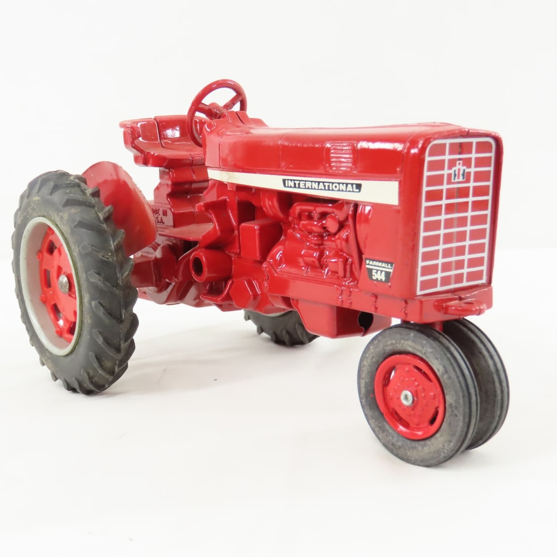ERTL International Farmall 544 & IH Hay Baler - 9