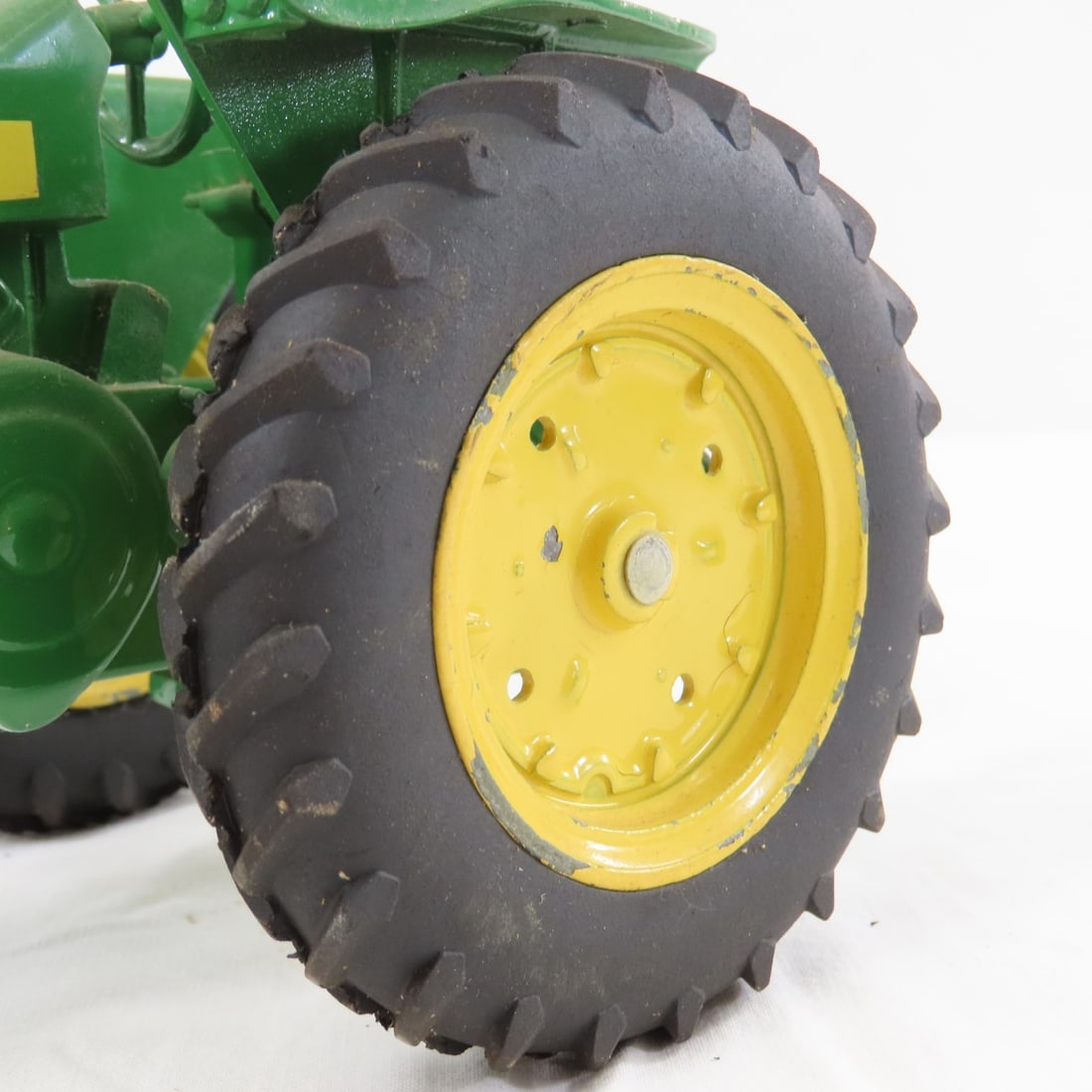 ERTL JD NF Tractor & 220 Power-Flex Folding Disc - 14
