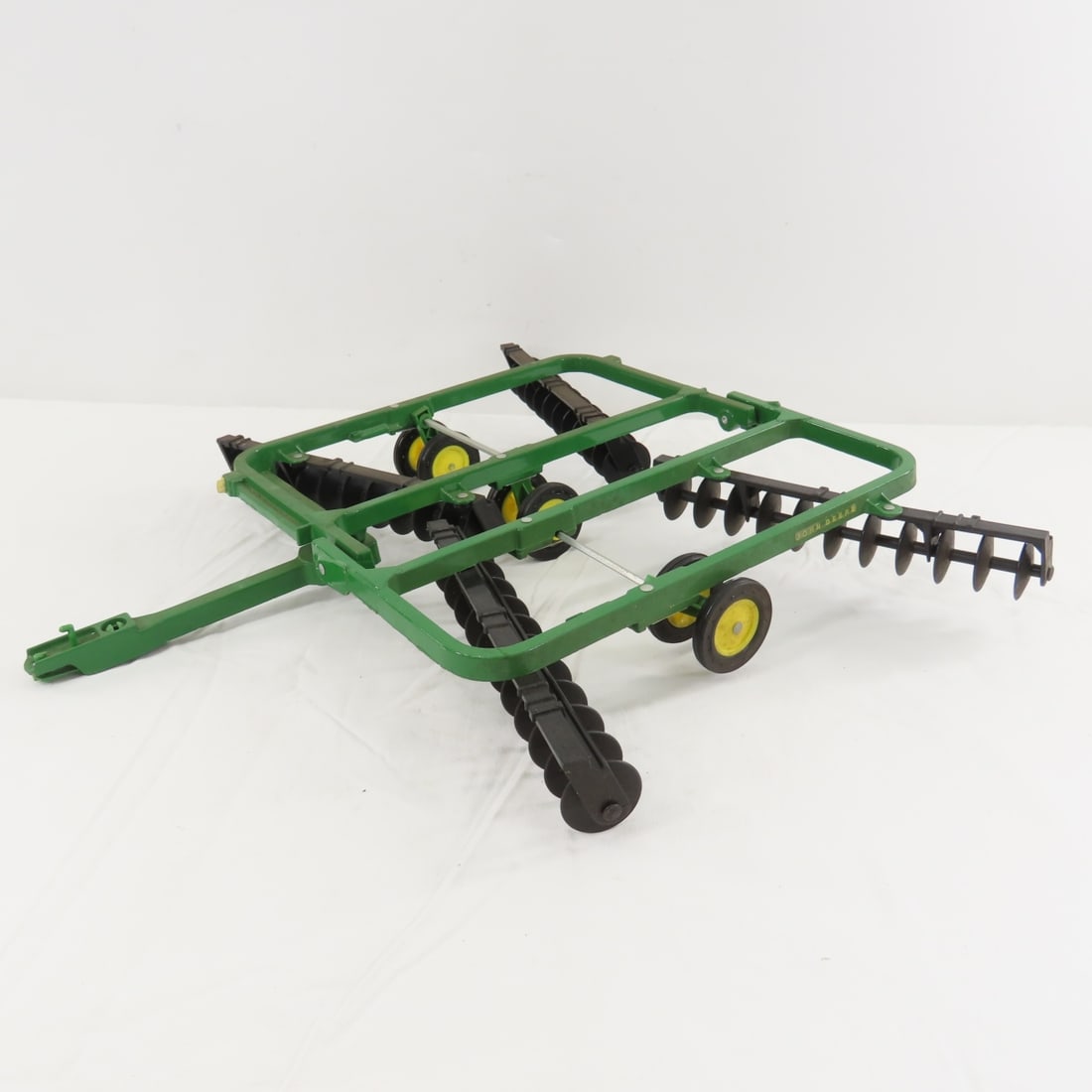 ERTL JD NF Tractor & 220 Power-Flex Folding Disc - 16