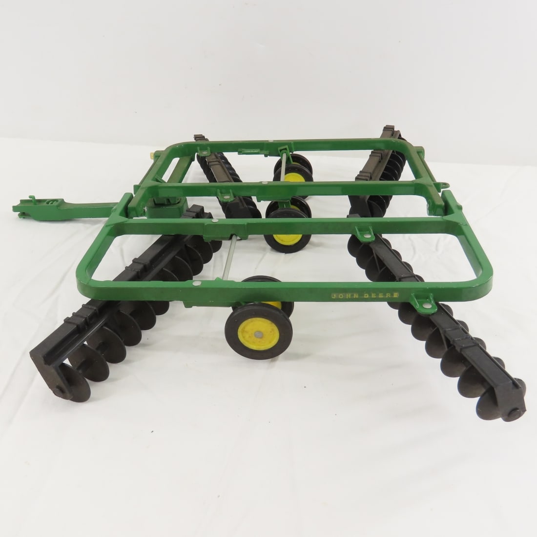 ERTL JD NF Tractor & 220 Power-Flex Folding Disc - 17