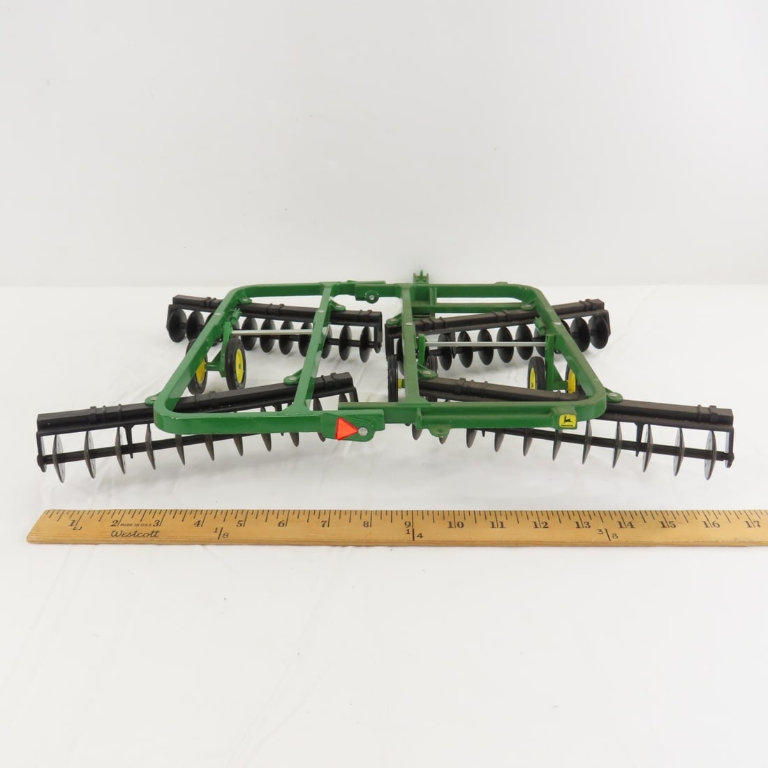 ERTL JD NF Tractor & 220 Power-Flex Folding Disc - 18