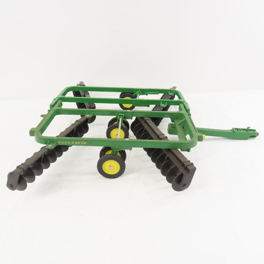 ERTL JD NF Tractor & 220 Power-Flex Folding Disc - 19