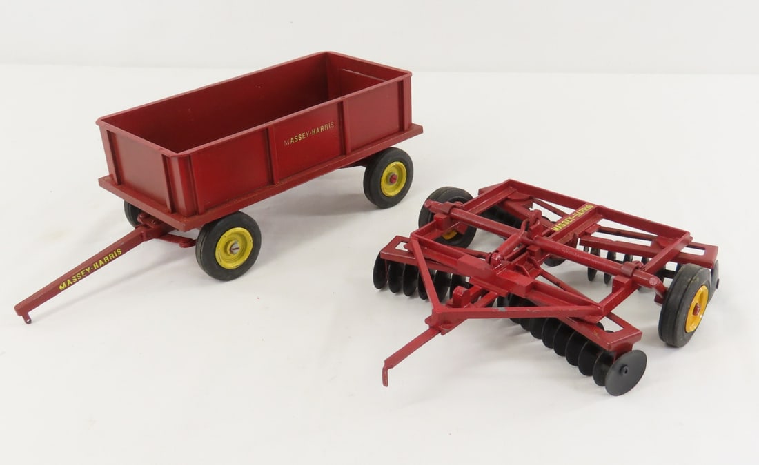 Reuhl Products Massey-Harris Wagon & Disc Harrow: Reuhl Products Massey-Harris Wagon & Disc Harrow - 1/16 diecast. LOT SIZE: 10x8x3" 3 LBS All information and photos, which are part of the description, are intended to be as accurate as possible, but