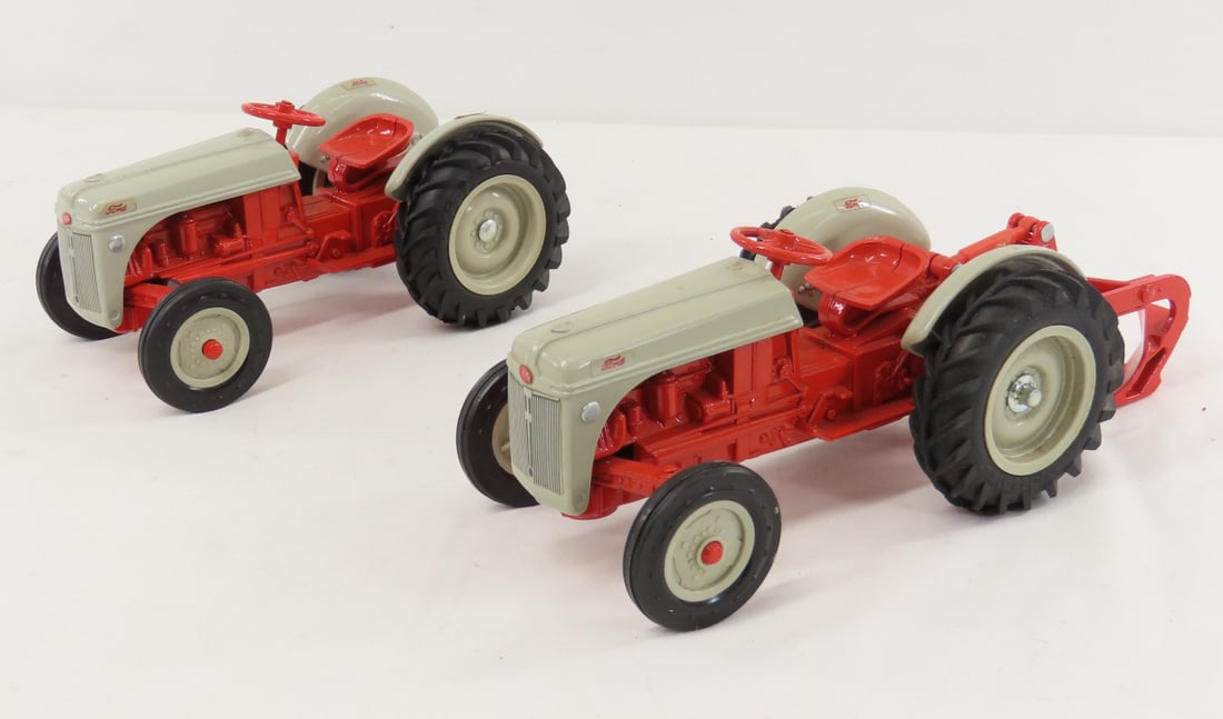 2 ERTL FORD WF Tractors & 1 2 Bottom Plow: 2 ERTL FORD WF Tractors & 1 2 Bottom Plow - LOT SIZE: 10x9x4" 3 LBS All information and photos, which are part of the description, are intended to be as accurate as possible, but errors are possible.
