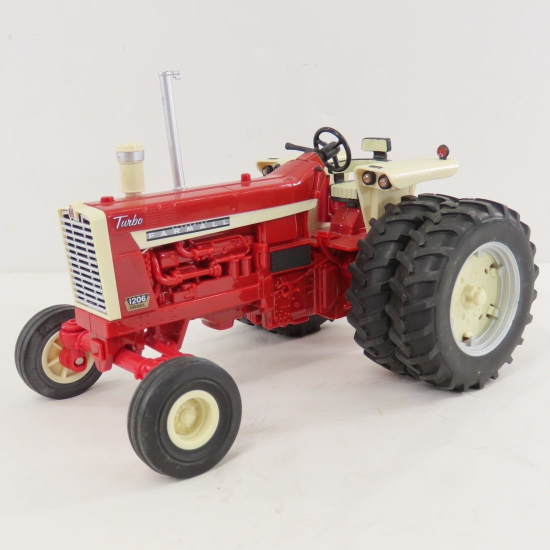 ERTL Farmall 1206 Turbo Diesel w/ Sound & Lights: ERTL Farmall 1206 Turbo Diesel w/ Sound & Lights - rear duals, all plastic CNHI licensed. 1/16 scale. lights & sound work LOT SIZE: 11x8x8" 2 LBS All information and photos, which are part of the