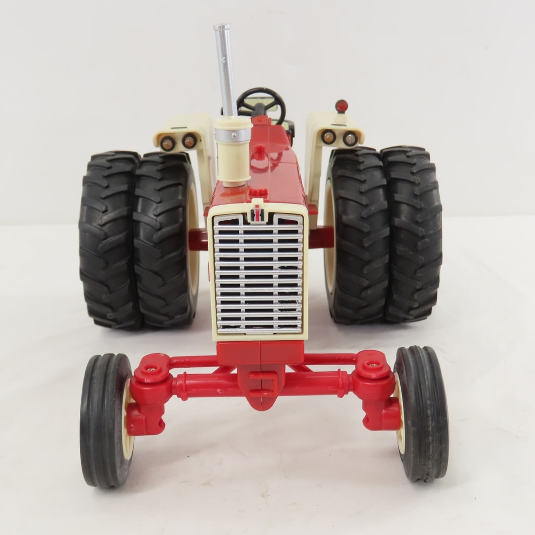 ERTL Farmall 1206 Turbo Diesel w/ Sound & Lights - 8