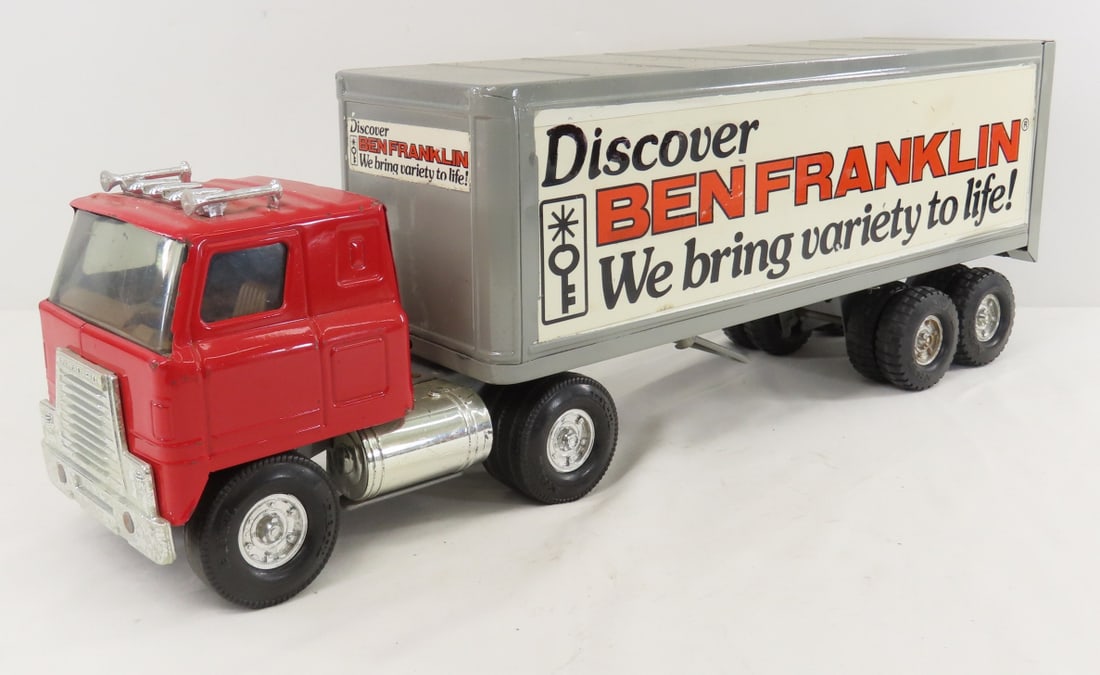 ERTL International Truck & Ben Franklin Trailer: ERTL International Truck & Ben Franklin Trailer - Approx 1/30 pressed steel, LOT SIZE: 16x10x8" 5 LBS All information and photos, which are part of the description, are intended to be as accurate as