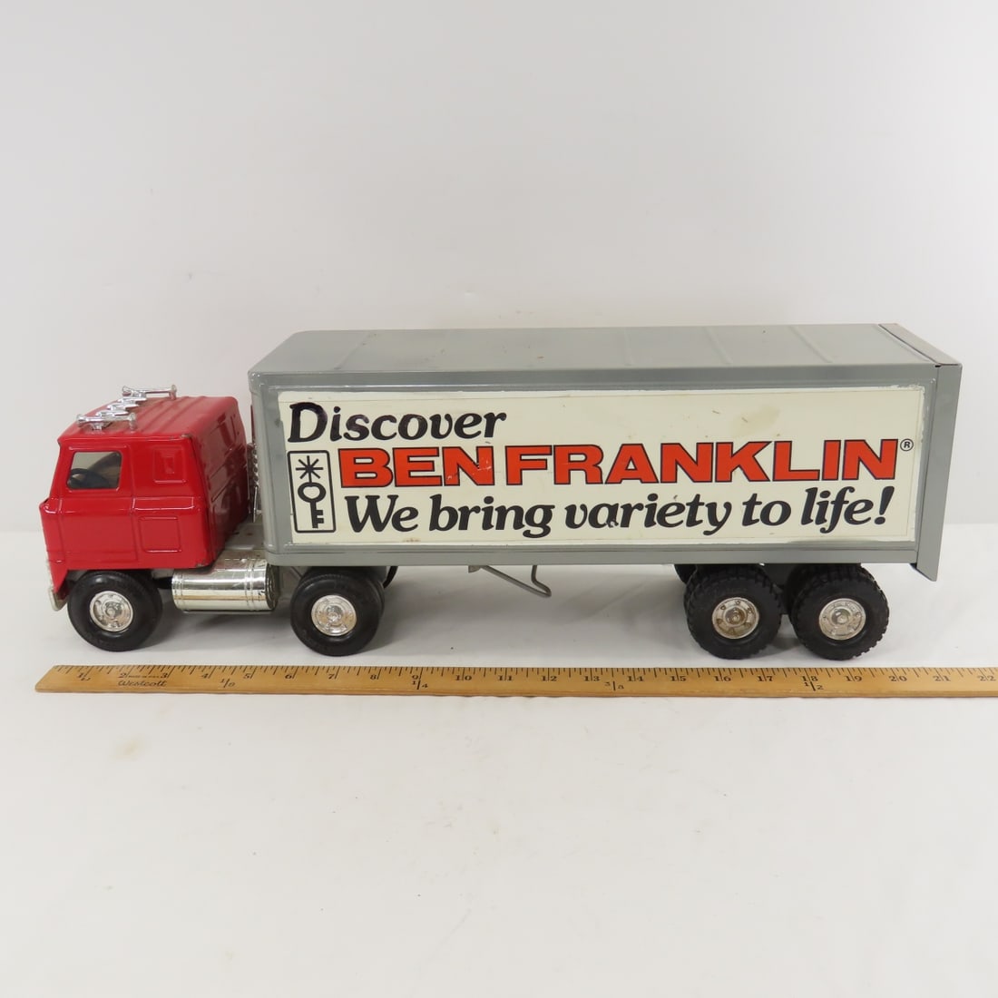 ERTL International Truck & Ben Franklin Trailer - 2