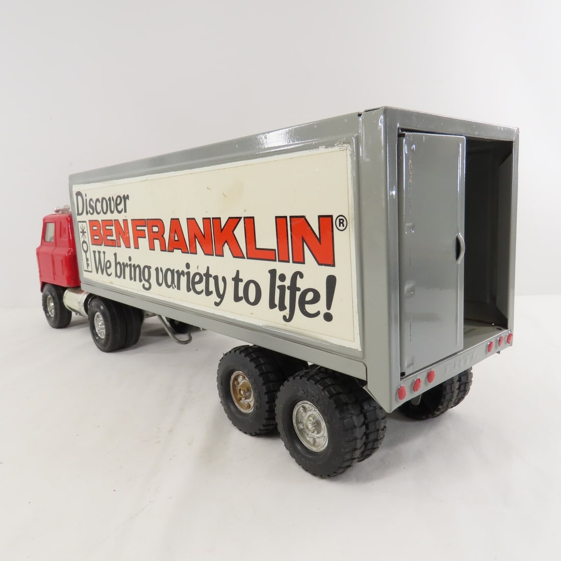 ERTL International Truck & Ben Franklin Trailer - 3