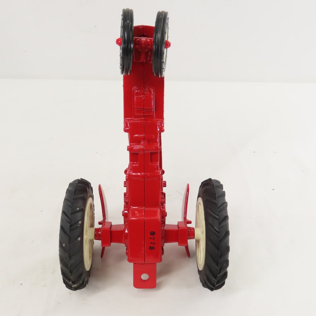 ERTL Farmall 460 & 1995 Special Edition 350 - 10