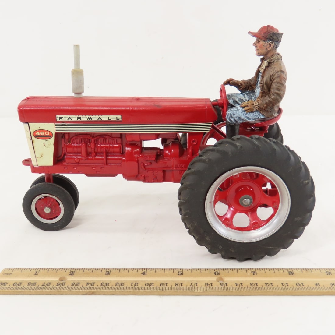 ERTL Farmall 460 & 1995 Special Edition 350 - 14