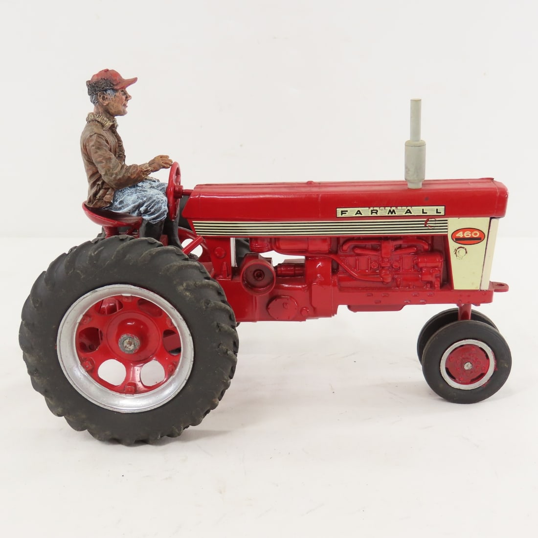 ERTL Farmall 460 & 1995 Special Edition 350 - 18