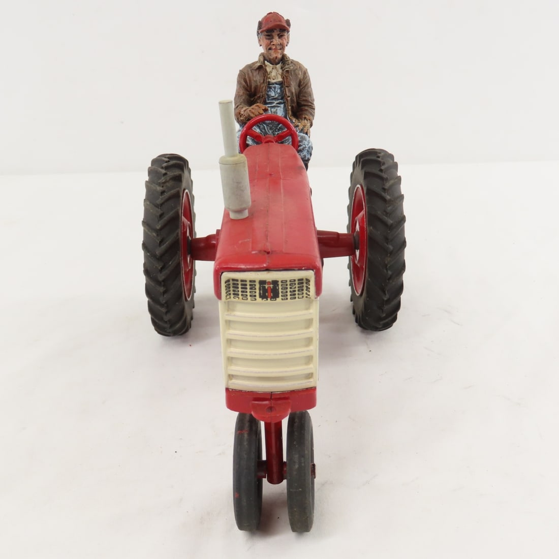 ERTL Farmall 460 & 1995 Special Edition 350 - 20