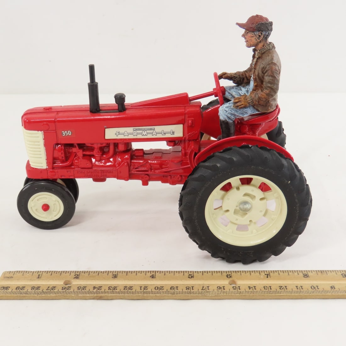 ERTL Farmall 460 & 1995 Special Edition 350 - 2