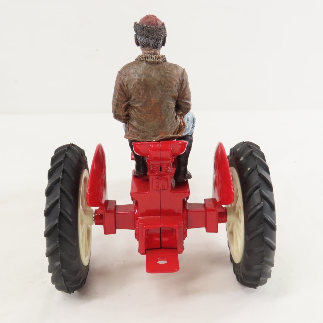 ERTL Farmall 460 & 1995 Special Edition 350 - 4