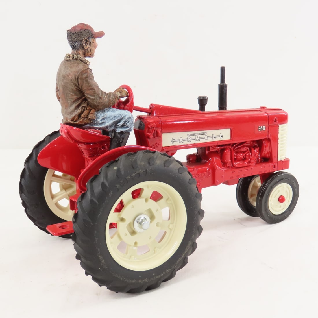 ERTL Farmall 460 & 1995 Special Edition 350 - 5