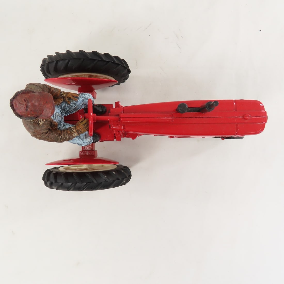 ERTL Farmall 460 & 1995 Special Edition 350 - 9