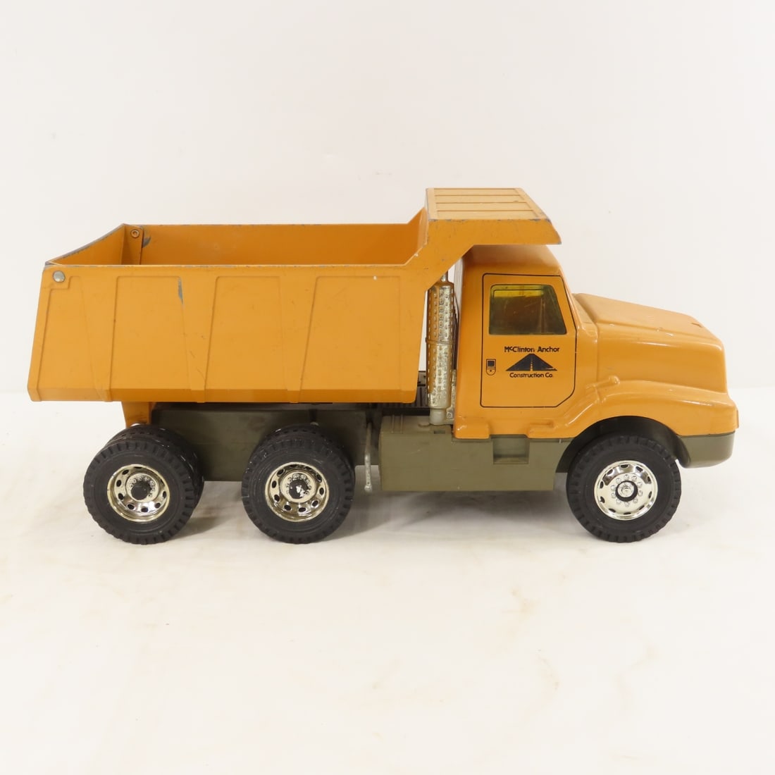 ERTL McClinton-Anchor Hydraulic Dump Truck - 6