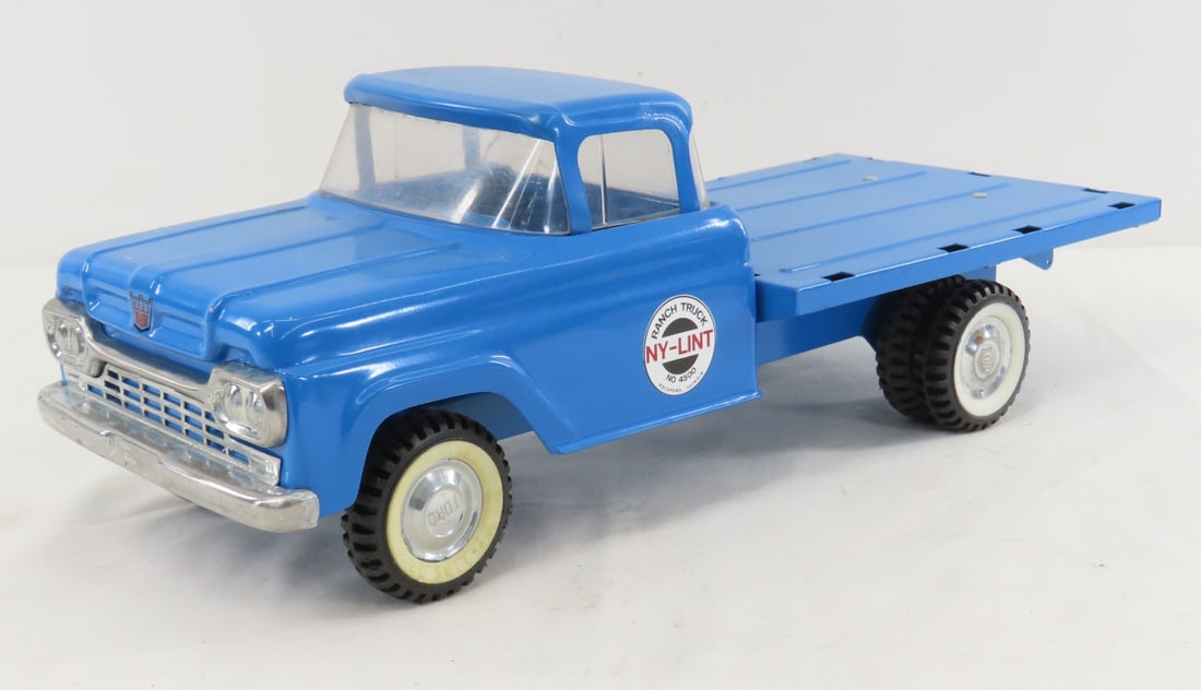 Custom Restored Nylint Ranch Truck: Custom Restored Nylint Ranch Truck - 1/18 pressed steel, LOT SIZE: 15x7x6" 3 LBS All information and photos, which are part of the description, are intended to be as accurate as possible, but errors