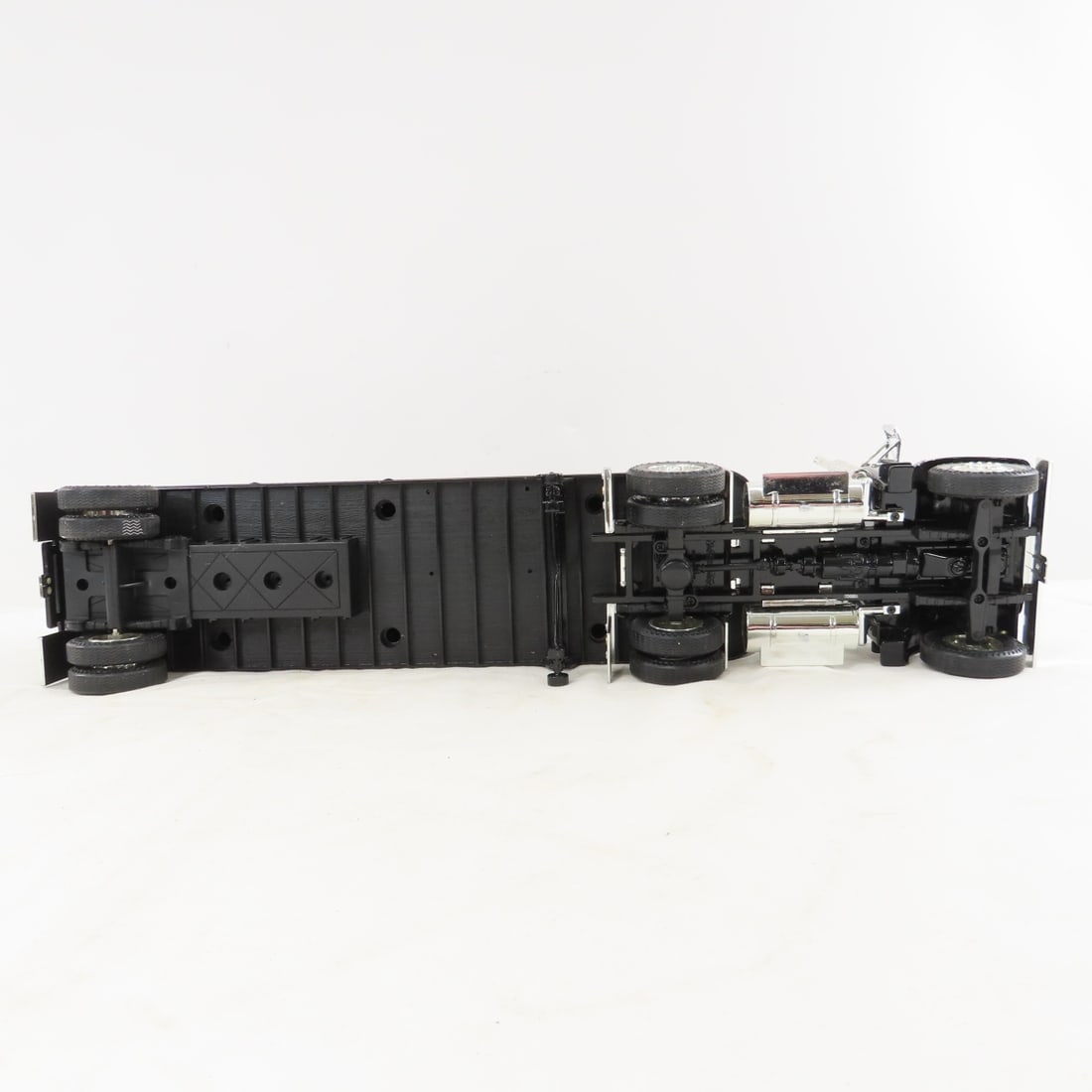 ERTL 1954 GMC Cab & Great Dane Cattle Trailer - 10