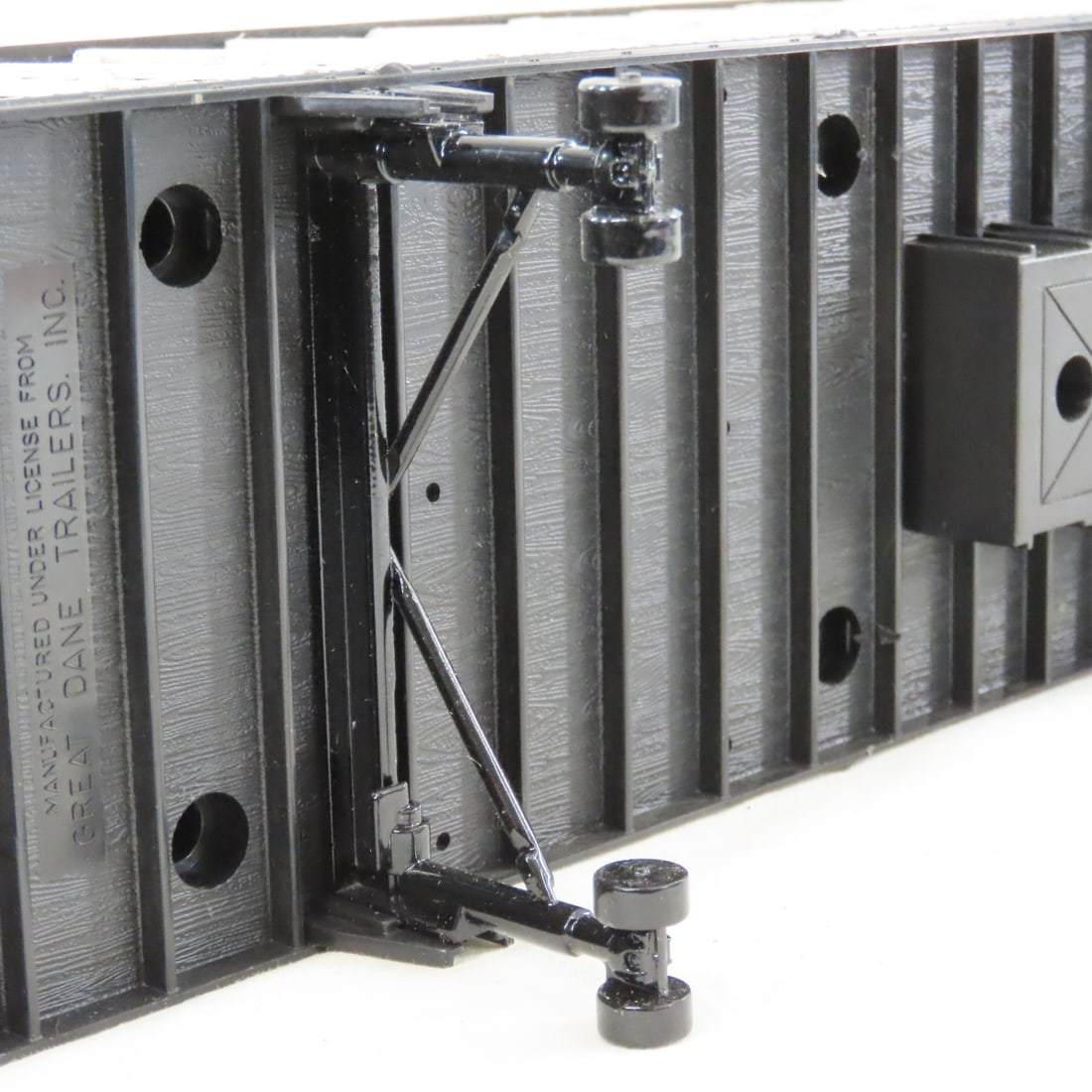 ERTL 1954 GMC Cab & Great Dane Cattle Trailer - 18