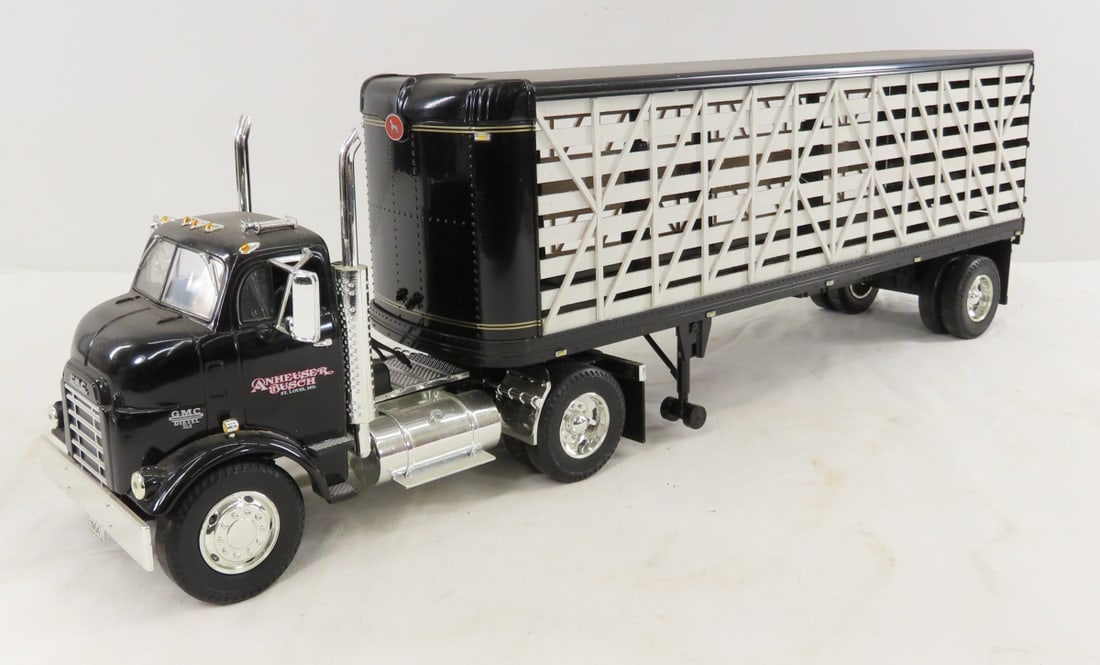 ERTL 1954 GMC Cab & Great Dane Cattle Trailer: ERTL 1954 GMC Cab & Great Dane Cattle Trailer - both official Anheuser Busch products, LOT SIZE: 19x4x7" 5 LBS All information and photos, which are part of the description, are intended to be as