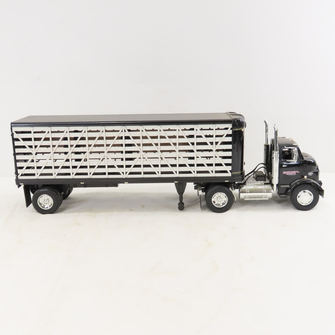 ERTL 1954 GMC Cab & Great Dane Cattle Trailer - 6
