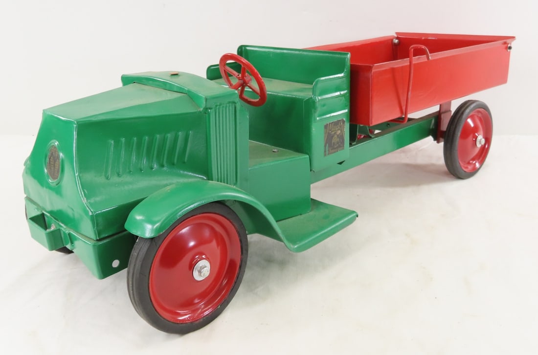Repainted Steelcraft Mack Open Cab Dump Truck: Repainted Steelcraft Mack Open Cab Dump Truck - manual lever dump, pressed steel, LOT SIZE: 24x9x7" 8 LBS All information and photos, which are part of the description, are intended to be as accurate