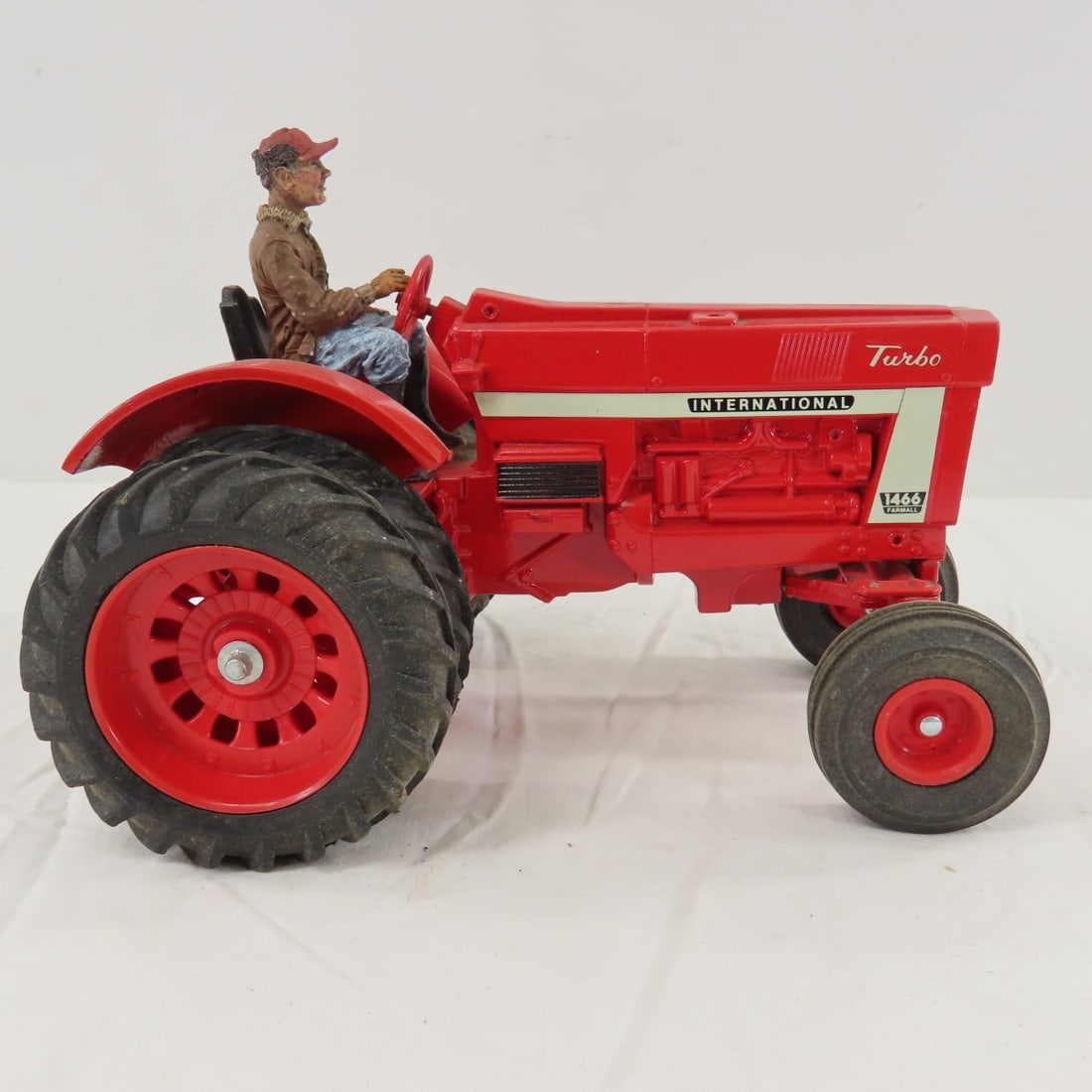 ERTL International Farmall 1466 Turbo Tractor - 6