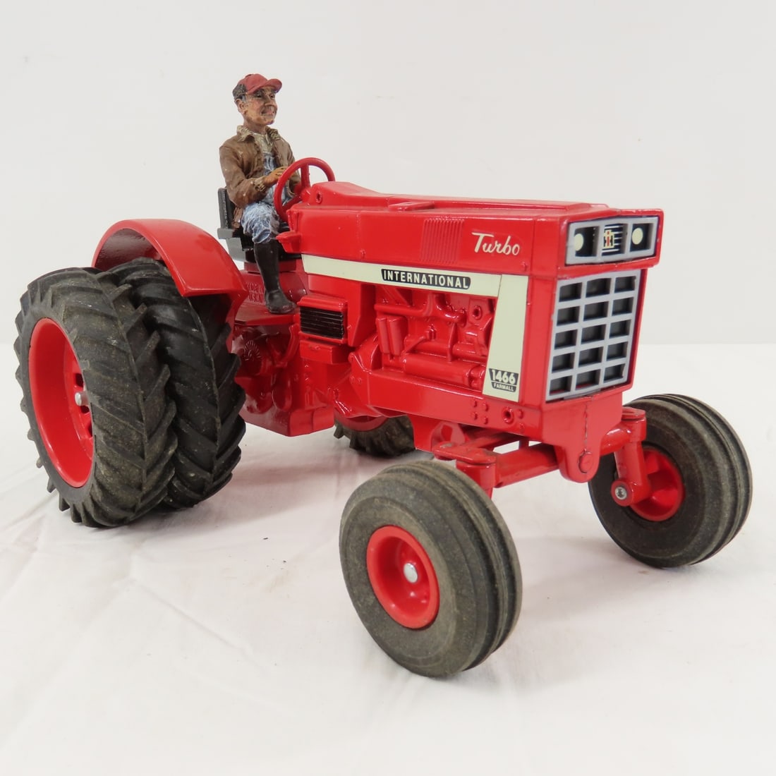 ERTL International Farmall 1466 Turbo Tractor - 7