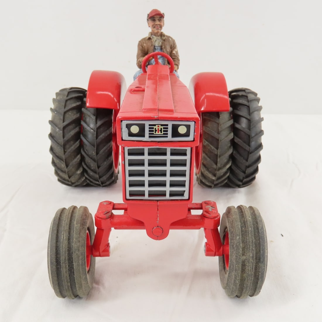 ERTL International Farmall 1466 Turbo Tractor - 8