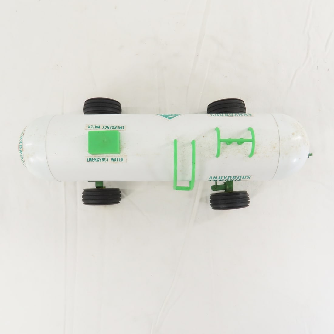2 Toy Farmer Anhydrous Ammonia Tank Wagons - 16